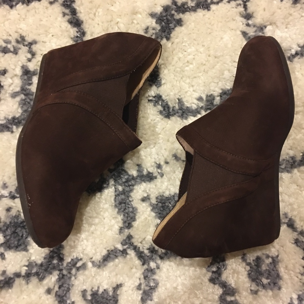 Taryn Rose genuine suede wedges